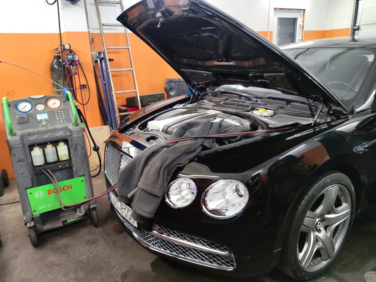 Serwis klimatyzacji — wymiana części