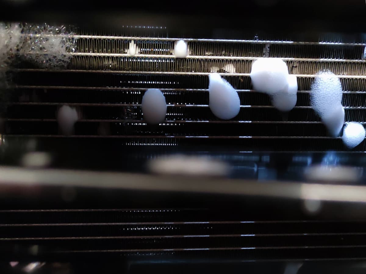 Nieszczelny skraplacz — diagnostyka i naprawa