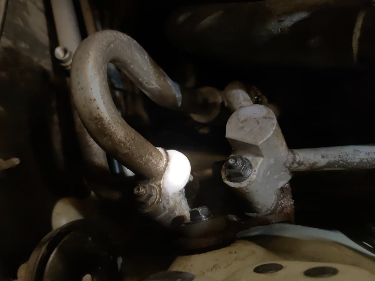 Nieszczelne złącze — lokalizacja i uszczelnienie