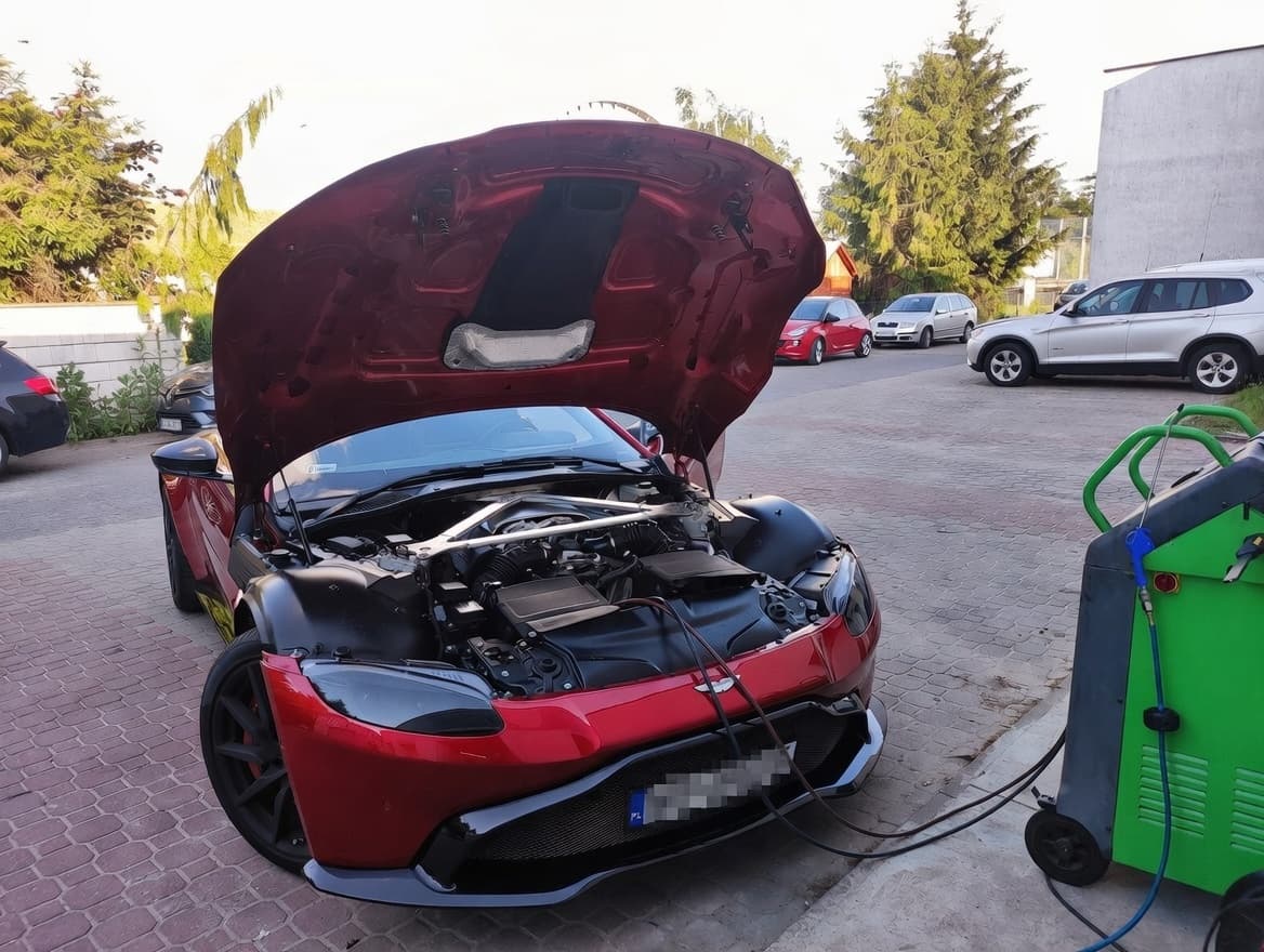 Wymiana części — oryginalne komponenty